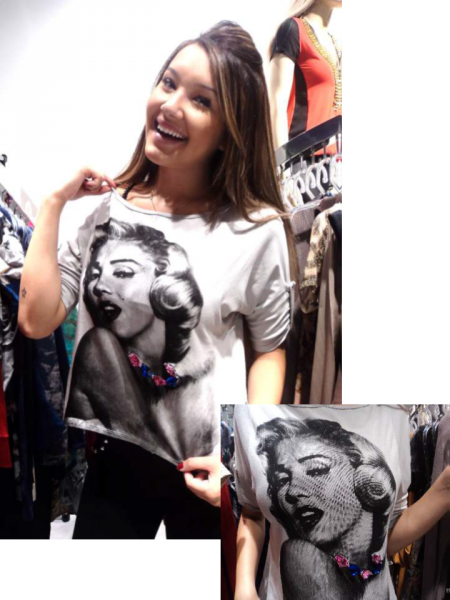 Blusa ombro a ombro estampa Marilyn Monroe c/ bordado em cha